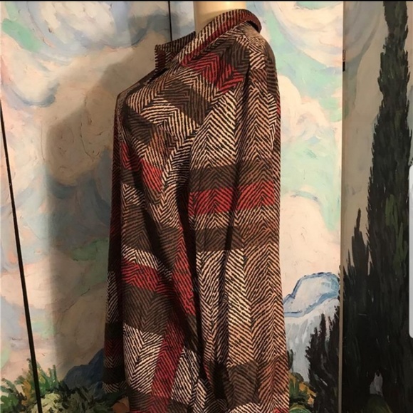 PLUS XXL Brown Print Button Down Neckline L/S Top - Picture 5 of 8